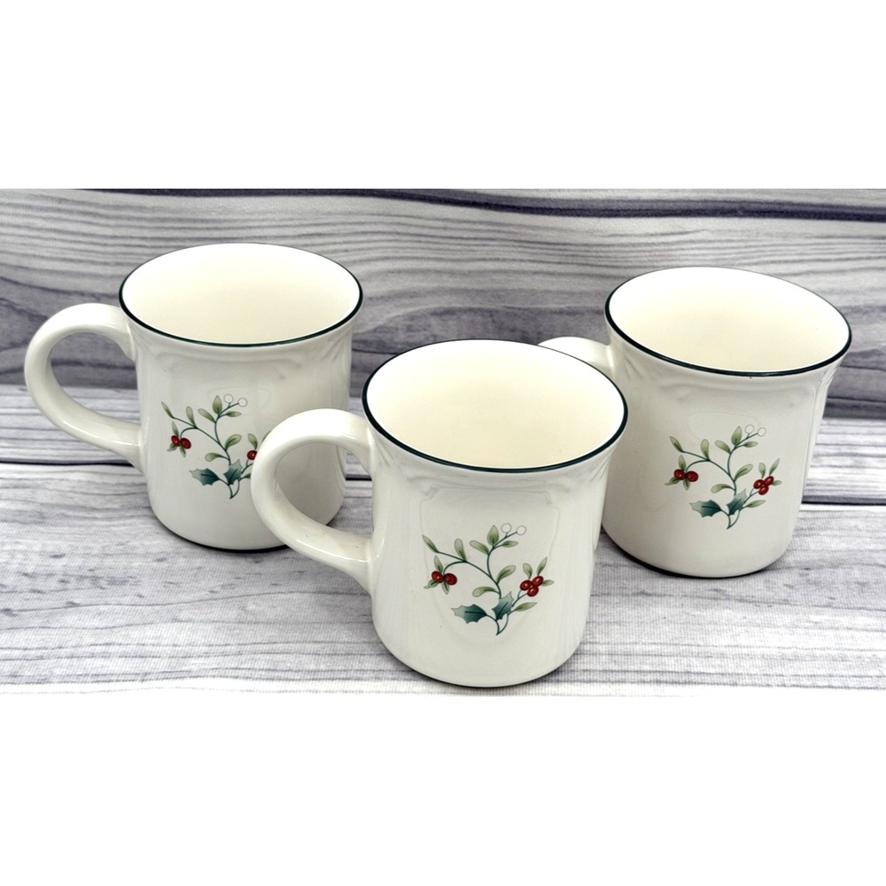 LOT OF 3 PFALTZGRAFF WINTERBERRY COFFEE CUPS - HOLIDAY HOLLY / BERRY - CHRISTMAS